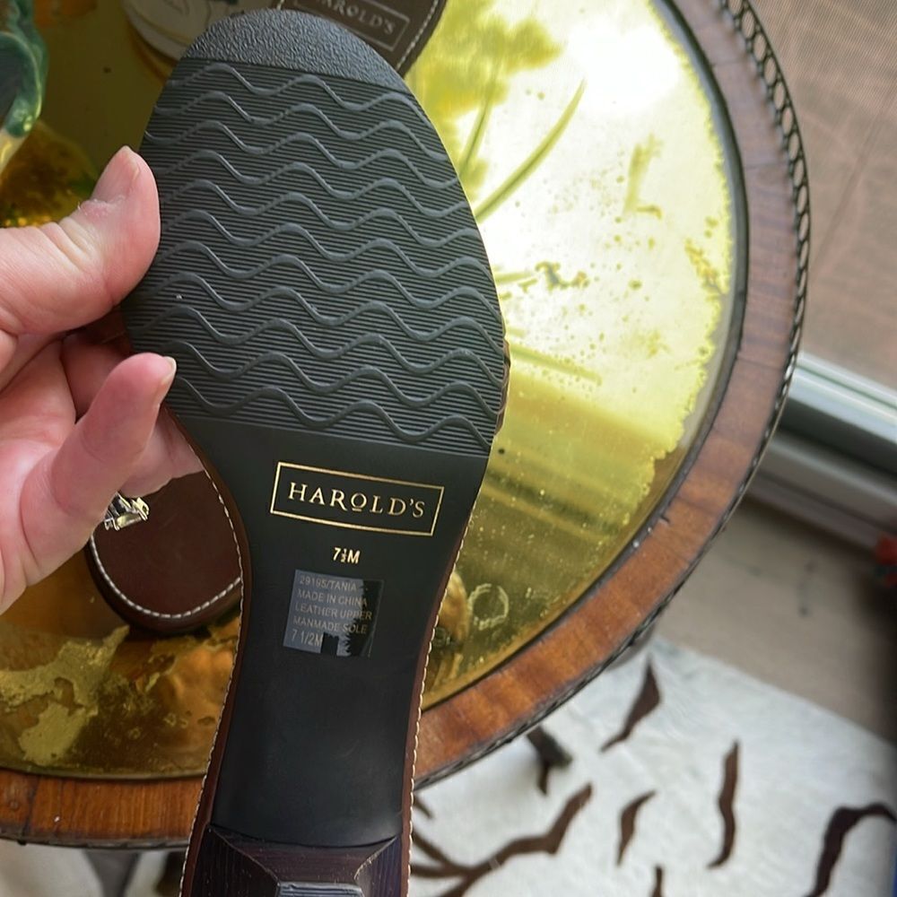Harold’s like new leather mule - Picture 5 of 5